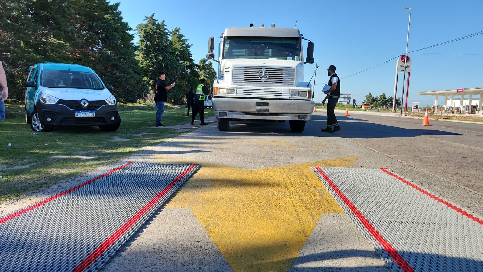 Casi 18 mil kilos de más: el Ministerio de Transporte detuvo un camión con un exceso