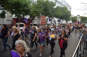 Mujeres. Llenamos las calles con nuestras voces.
