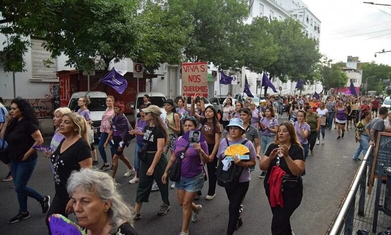Mujeres. Llenamos las calles con nuestras voces.