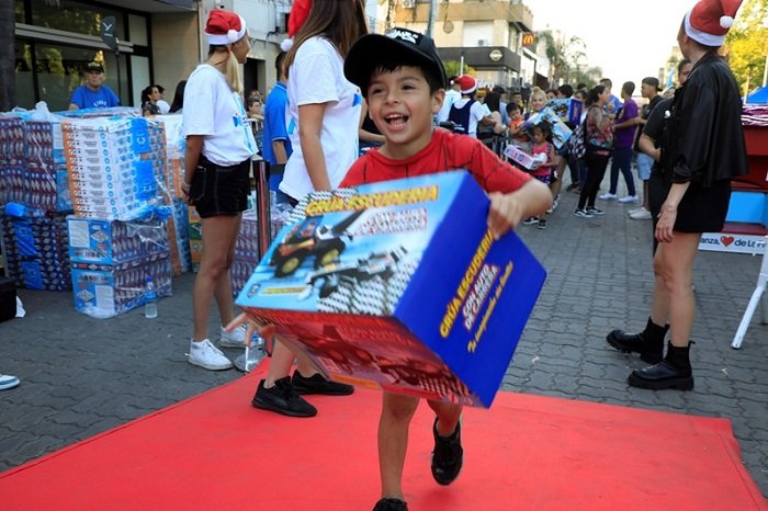 Papá Noel llega a los barrios del distrito.