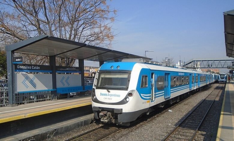 Belgrano Sur. The Government suspends the electrification of.