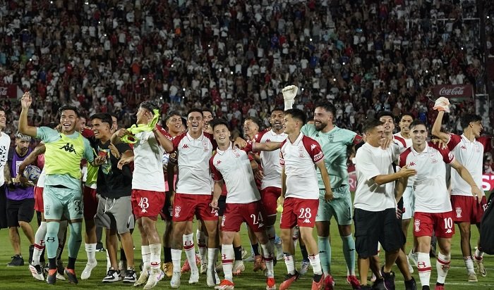 Huracán won an entertaining classic and defeated San Lorenzo 2-0