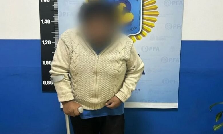 A Bolivian man with a cane who lived in La Matanza was arrested
