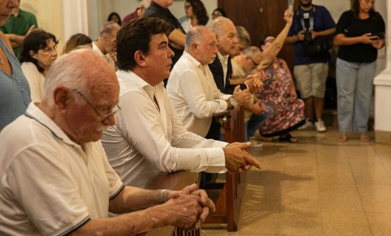 Espinoza participó de una misa por la salud del Papa Francisco.