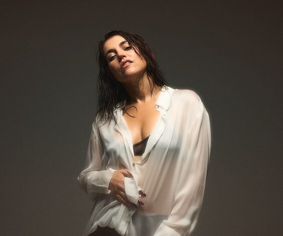 La Maurette. La cantante y actriz conocida.