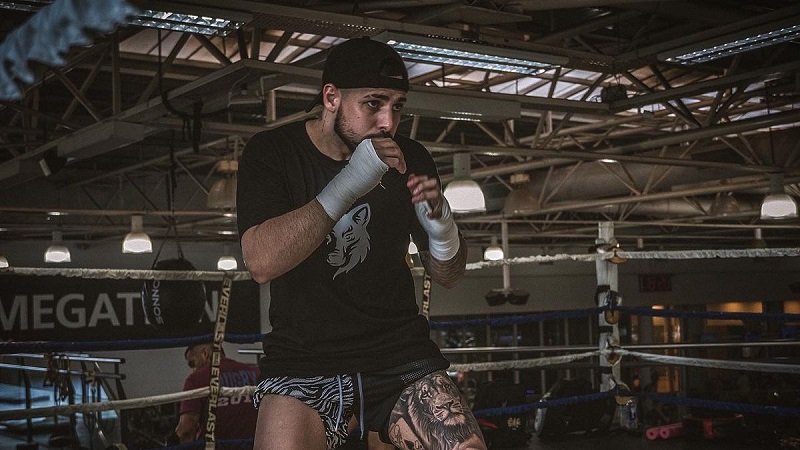 Natan Bianco, de las redes al ring: su debut como boxeador profesional en Colombia