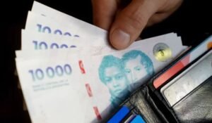 Salario. Una caída en términos reales que retrocede.