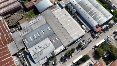 Ventas. Espinoza, recorre diversas industrias del distrito.