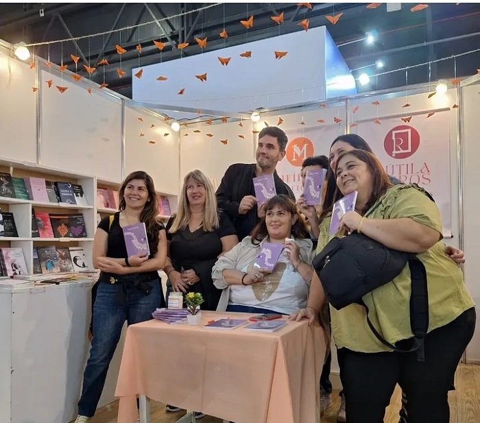 Belén Piccoli presentó y firmó su libro “Pensamientos ilógicos”