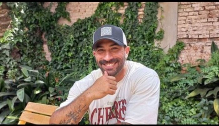 El ex participante de Gran Hermano combina su pasión.