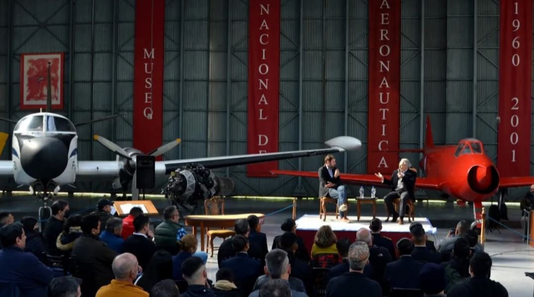 Visitas en el Museo Aeronáutico de Morón.