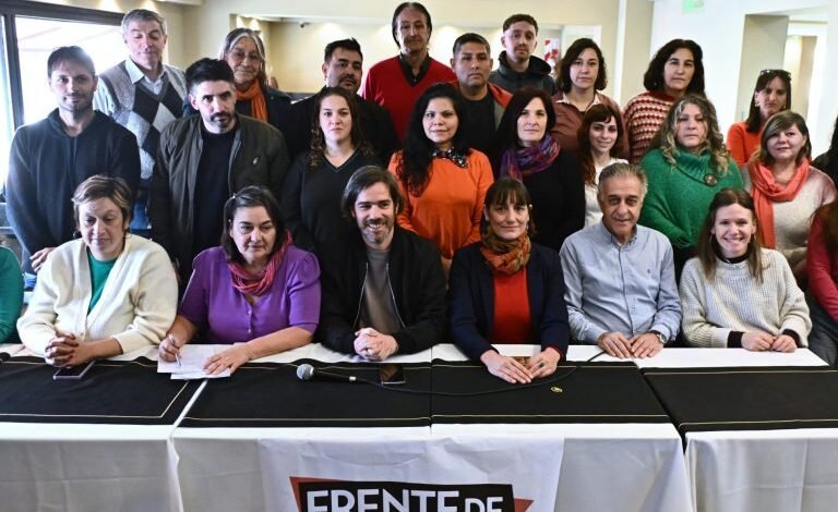 El FIT -U fue el primero en presentar sus listas.