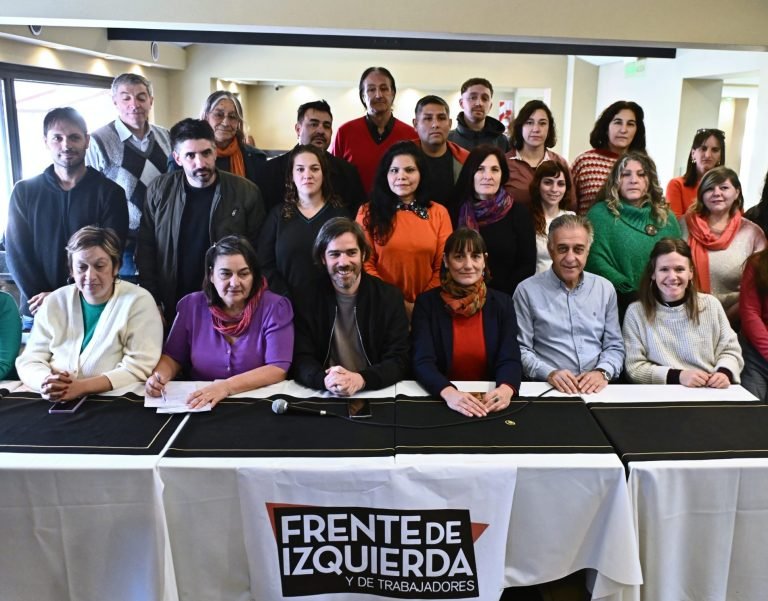 El FIT -U fue el primero en presentar sus listas.