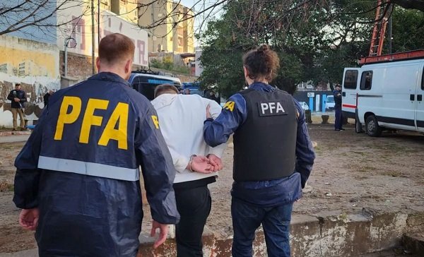 La banda era integrada por adultos y menores.
