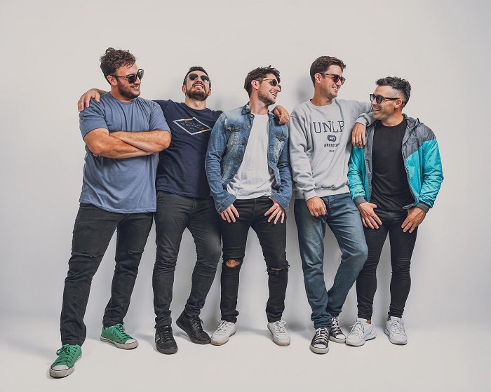 La banda El Visto lanzó su primer álbum profesional.