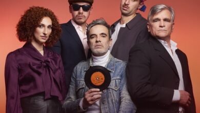 La obra propone un viaje vertiginoso entre lo absurdo.