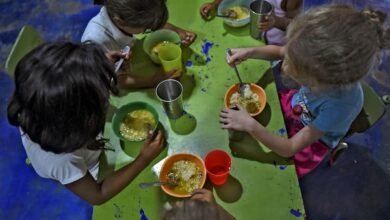 Los comedores populares, las escuelas, una función esencial.