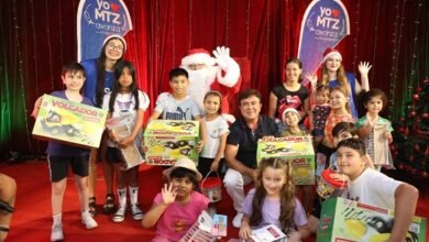 Fernando Espinoza. Niños recibieron su juguete de Navidad”.
