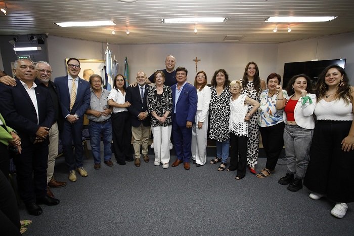 Fernando Espinoza y Magario en la jura de los nuevos concejales