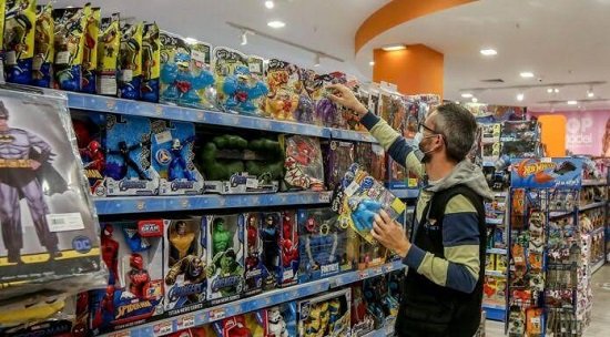 Multas millonarias a importadores por juguetes inseguros.