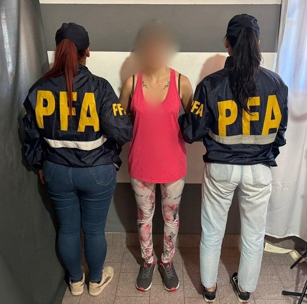 Extorsión. El DFI detuvo a una mujer que exigía dinero.