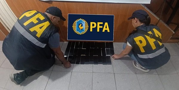 Operativo. Desbaratan feria de celulares robados.