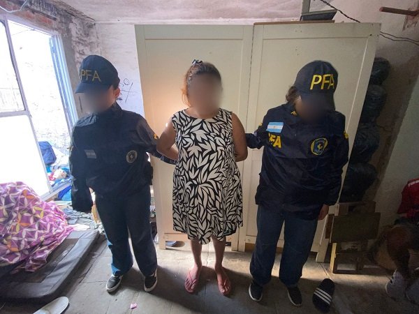 Detenida. El DFI desarticuló un punto de venta de drogas.