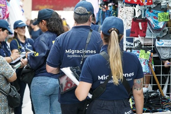 Controles migratorios en Once.