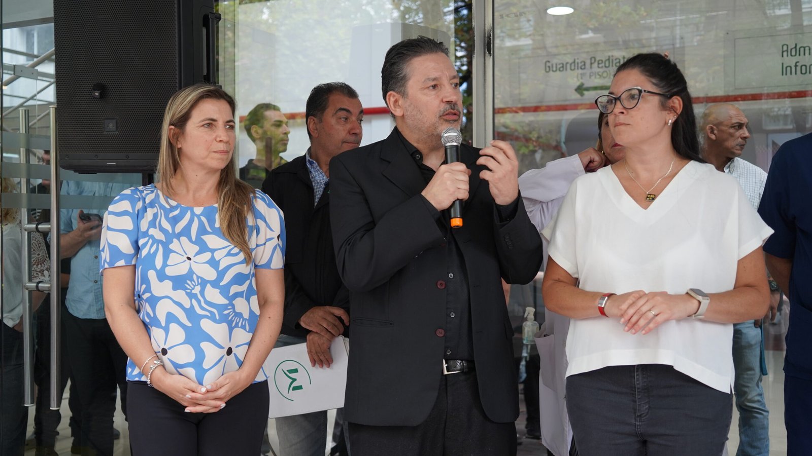 Menéndez inauguró nuevos servicios en el Hospital Eva Perón.