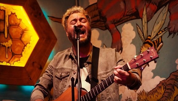 Cantante Ignacio Dupin: la potencia en “Enjambre de Estrellas”.