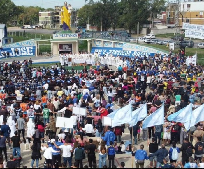  Misa. La Iglesia llamó a no resignarse a la violencia.