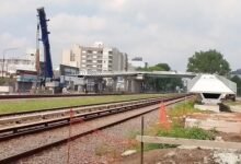 Puente inconcluso sobre el Sarmiento.