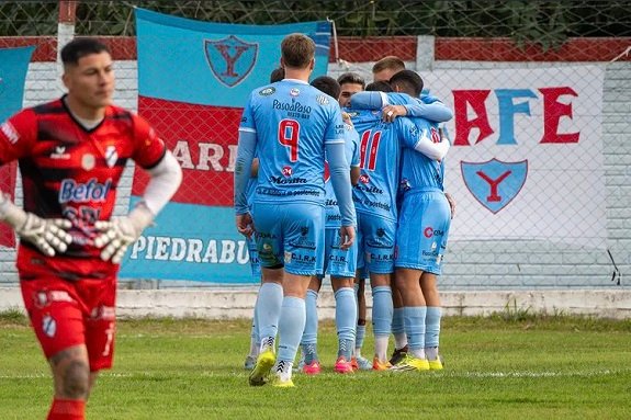 Fútbol. Almirante no pudo romper el cero ante San Telmo.
