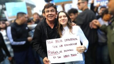 Espinoza advirtió que "Milei vive en una Argentina de fantasía.