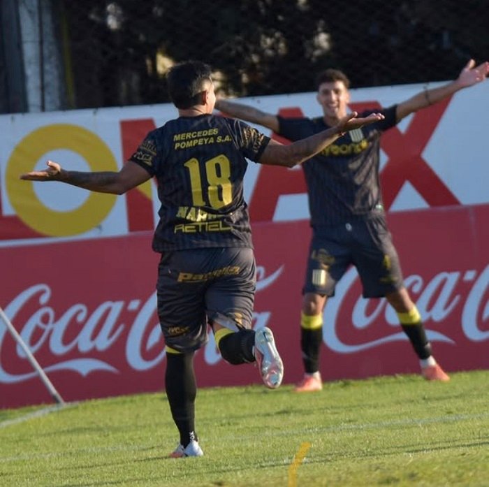 Fútbol.  Sportivo Italiano se mantiene en el lote de arriba.