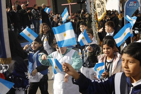 Homenaje al padre de la Patria: Desfile por San Martín. 