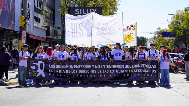  Estudiantes. La marcha y festival estudiantil merlense.