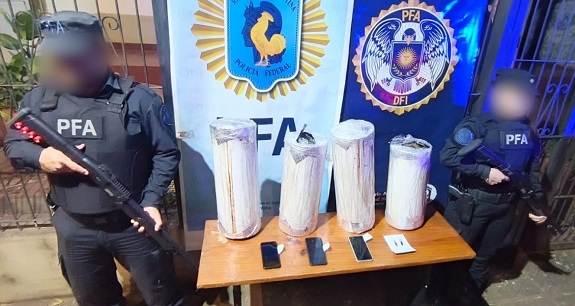 Efectivos secuestran 20 kilos de marihuana.