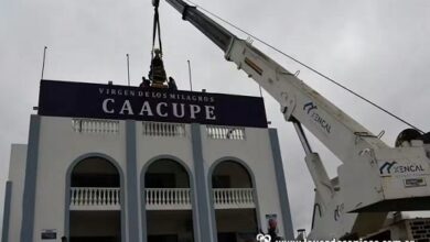 La Virgen de Caacupé fue entronizada en lo alto.