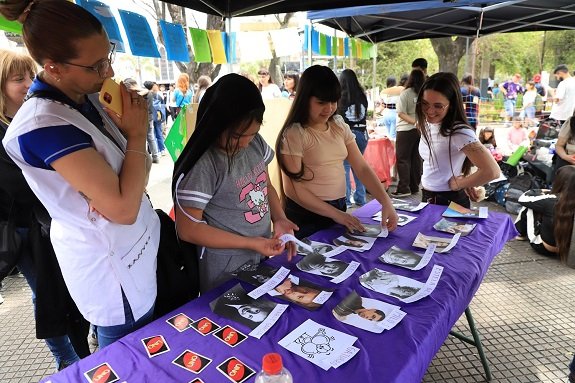 Derechos. Jóvenes en la Plaza por los Derechos de la Niñez 